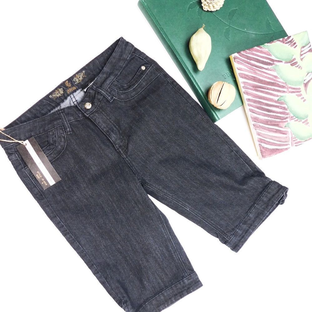 JZ NWT Black denim shorts Size 5